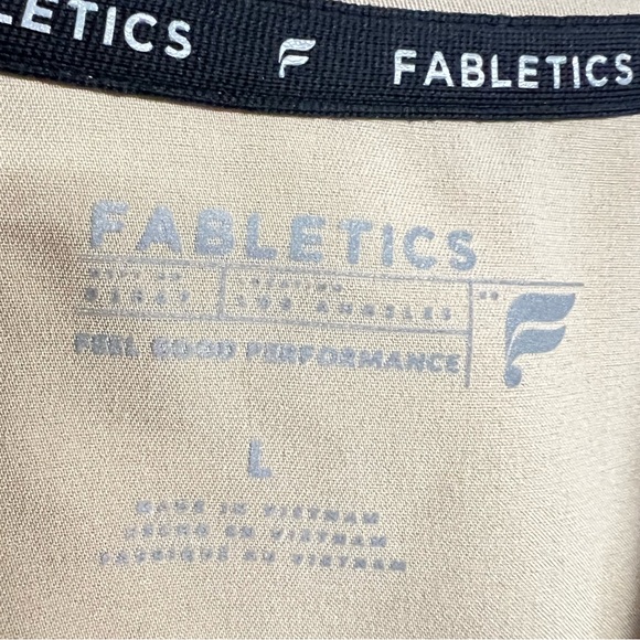 New Fabletics Method 2 Pocket Scrub Top Shirt In Chai - Picture 5 of 5